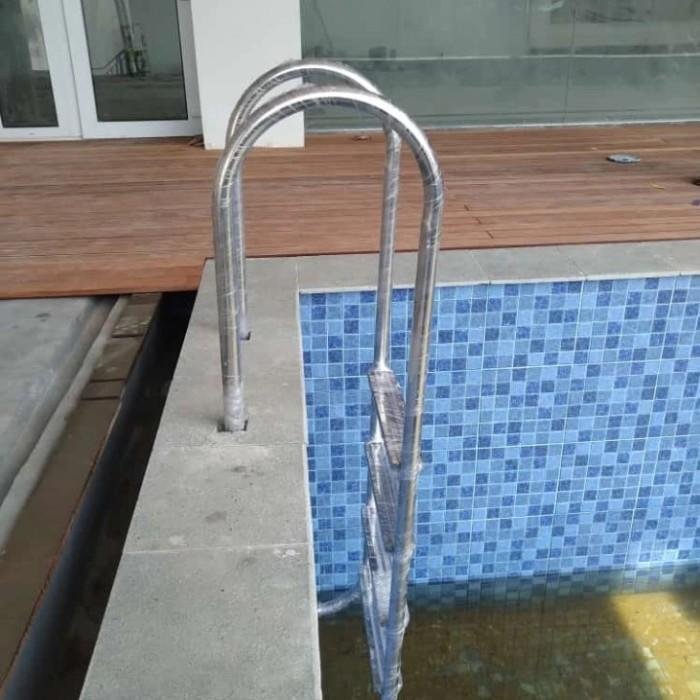 Tangga Kolam Renang Stainless SUS 304 5 Trap Model U 1,5 Inch Tinggi 185 cm Tangga kolam renang stainless SUS 304 5 trap model U tinggi 185 cm – foto 2